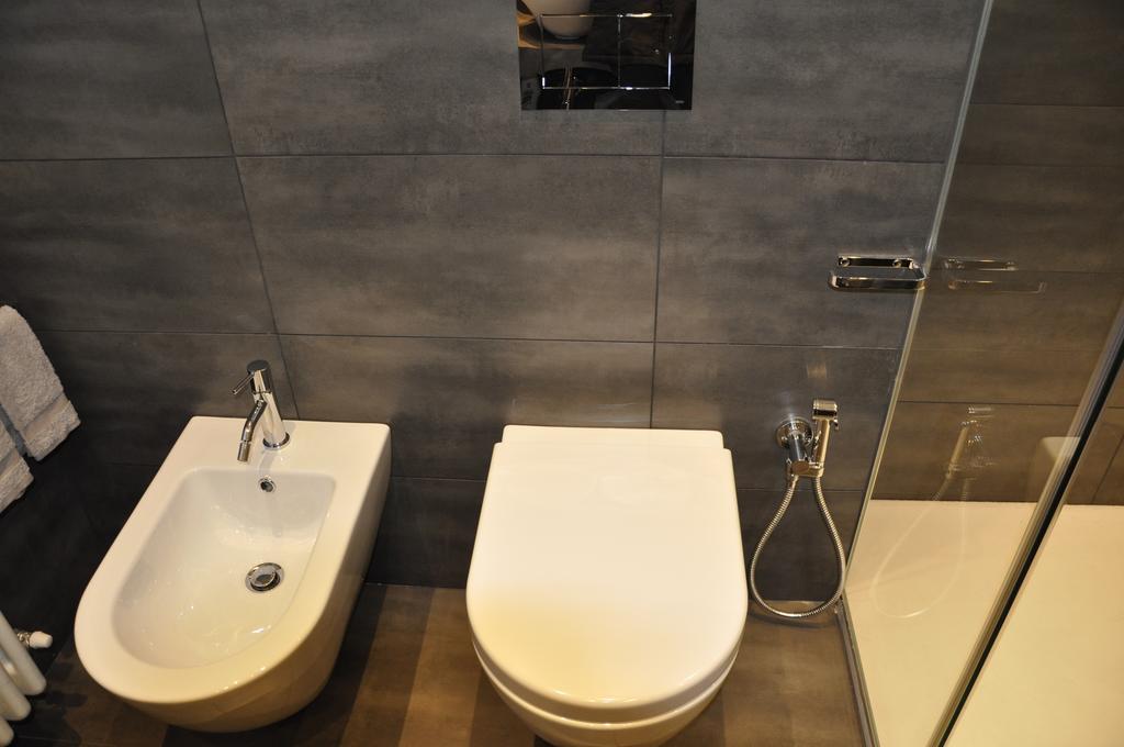 Charming Como - Apartment Downtown In The Pedestrian Area With 2 Double Bedrooms And 2 Complete Bathrooms A Spacious Living Room And Full Equipped Kitchen Eksteriør billede